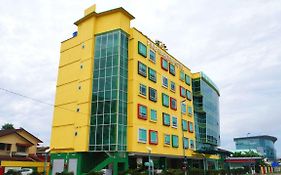 Pine Garden Hotel  3*